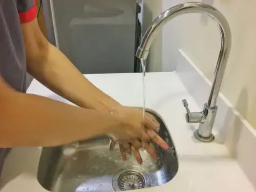 A csöpögő zuhanykar javításának lépései