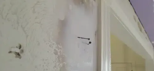 A párazáró fólia telepítése a zuhanyzófalra