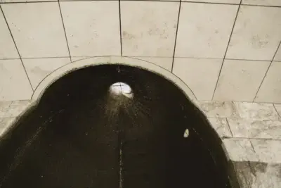 A zuhatag lefolyó felszerelésének lépésről lépésre