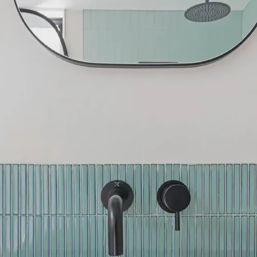 Teal színű fürdőszoba átalakítása luxus spa stílusban
