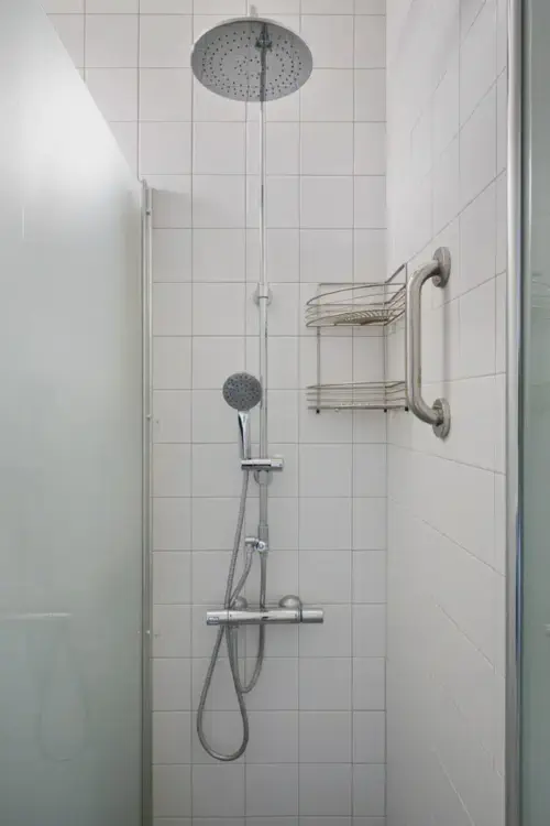 Vízmeghatározó rendszer beépítése a zuhanyzóba